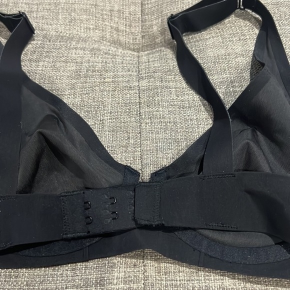 Skims Naked Plunge Underwire Bra - Picture 7 of 10